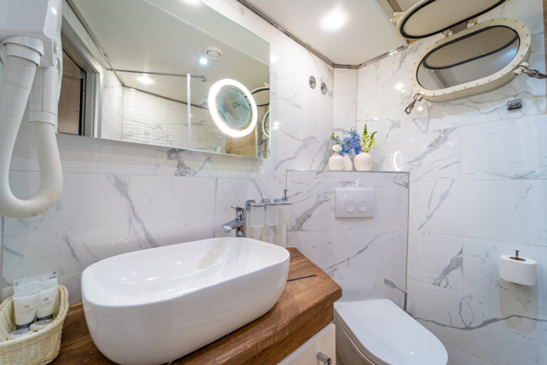 Guest Ensuite Bathroom