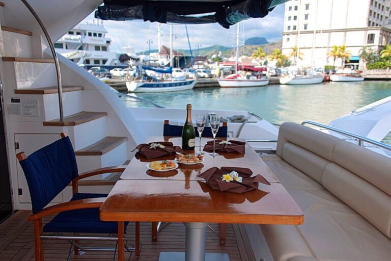 MY ROYAL ORCHID - Aft deck