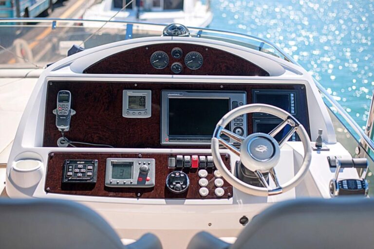 MY ROYAL ORCHID - Flybridge