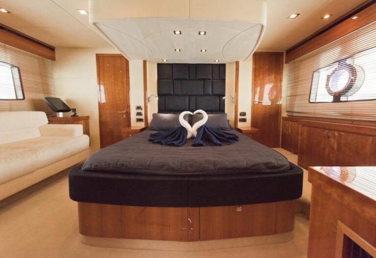 MY ROYAL ORCHID - Master cabin