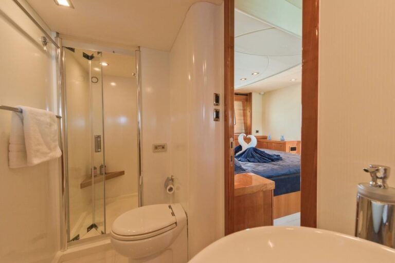 MY ROYAL ORCHID - Master ensuite