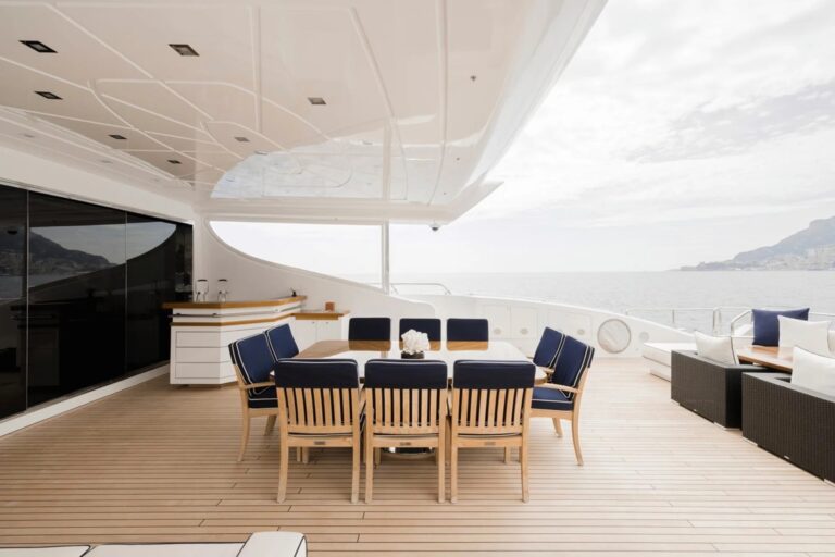 Main Deck Aft Dining
