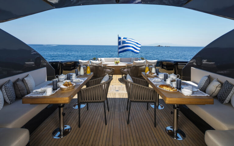 MY SAINT 112 - Aft deck