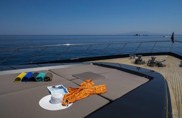 MY SAINT 112 - Foredeck