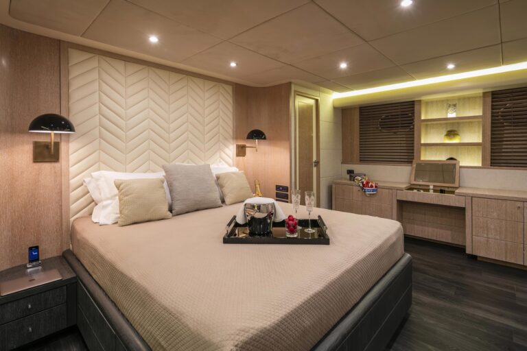 MY SAINT 112 - Master cabin view