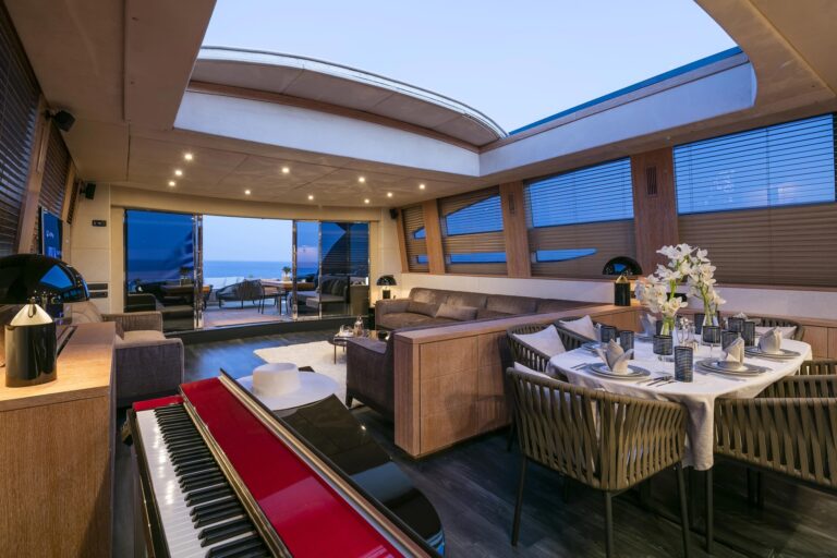 MY SAINT 112 - Salon view aft