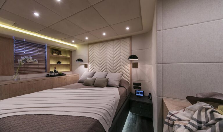 MY SAINT 112 - VIP cabin