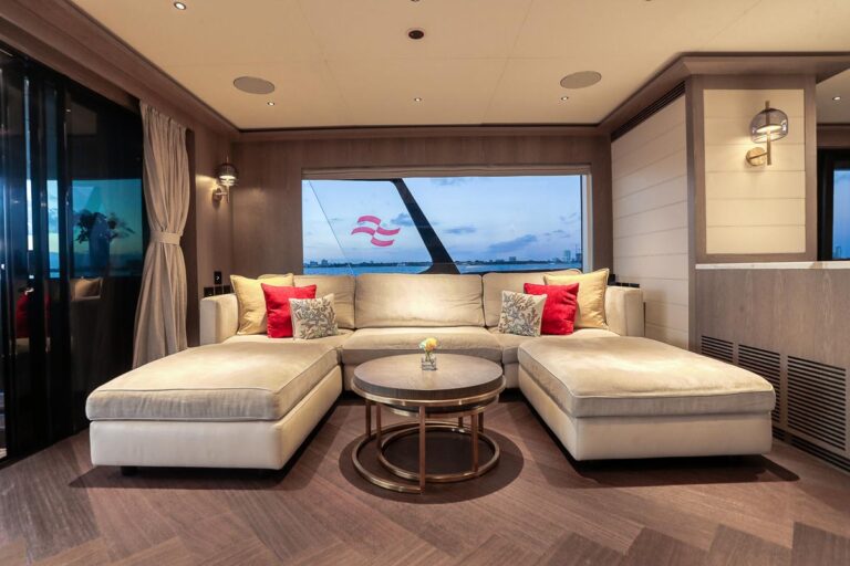 Main Salon Lounge