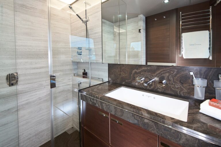 Ensuite Bathroom Guest