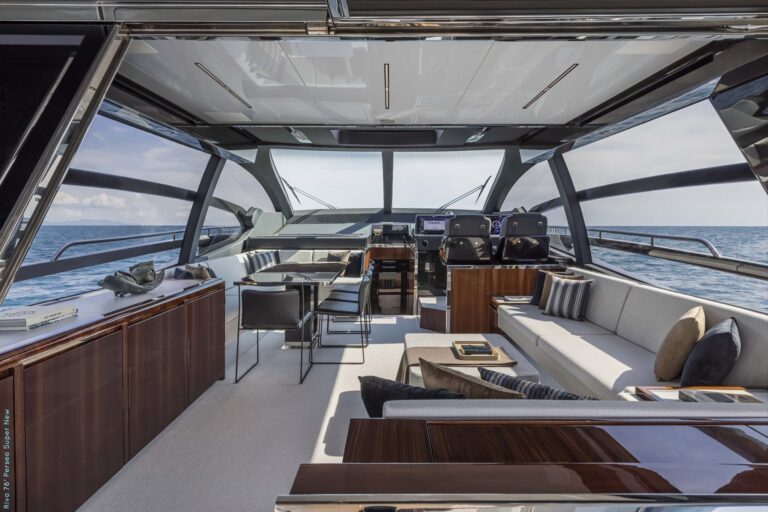 Main Salon (sistership)