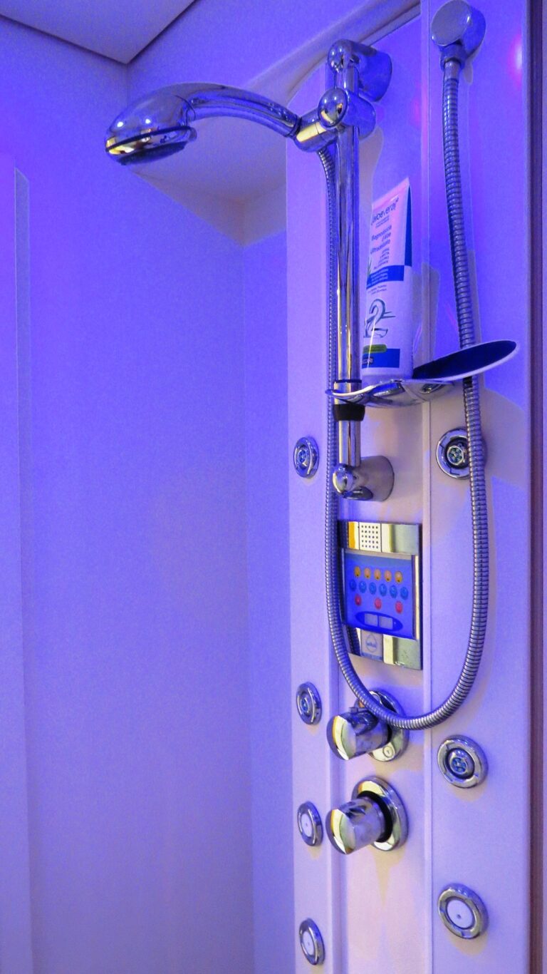 MY SANTA LUCIA FAST - Shower detail