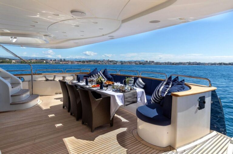 Main Deck Dining