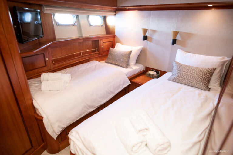 Twin cabin