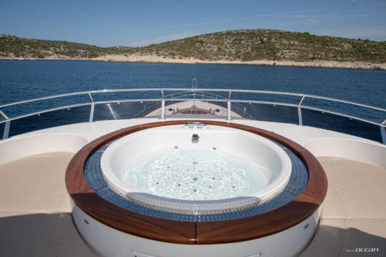 2Sun deck jacuzzi