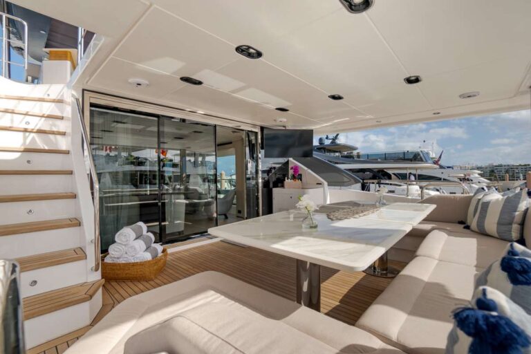 Main deck aft dining