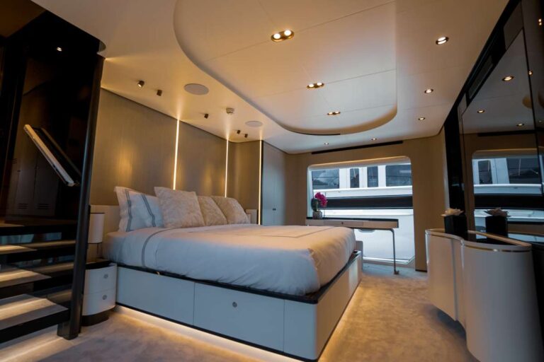 Main deck master suite