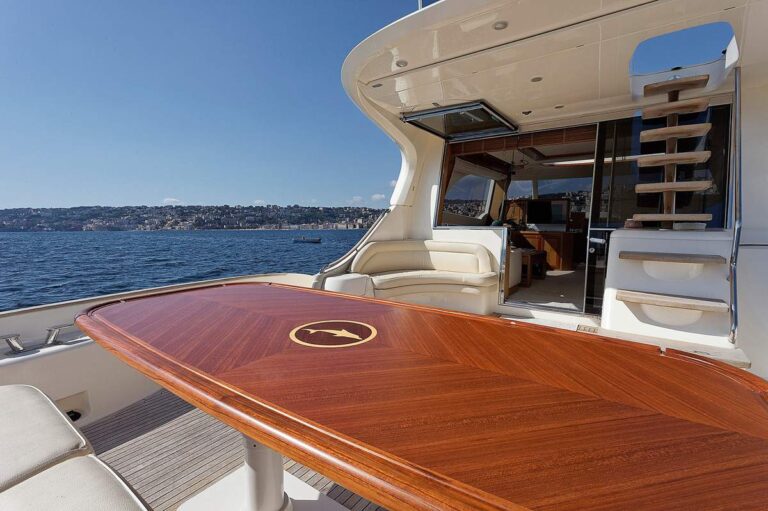 MY SEA PASSION - Alfresco dining and salon entrance