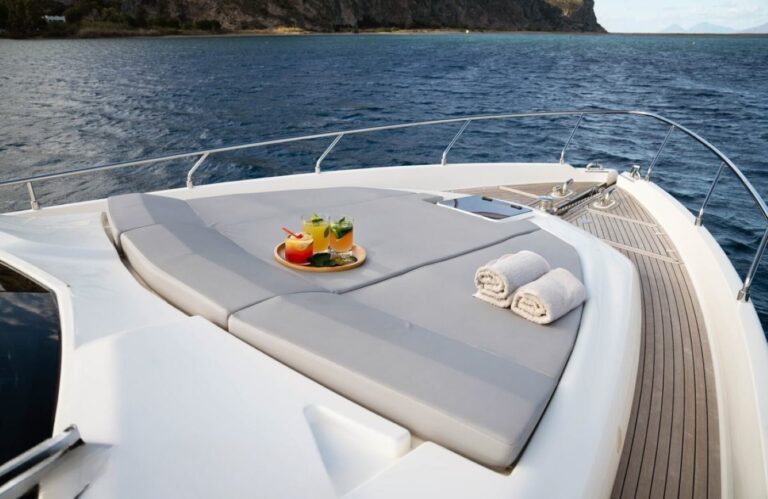 Foredeck Relaxation Area