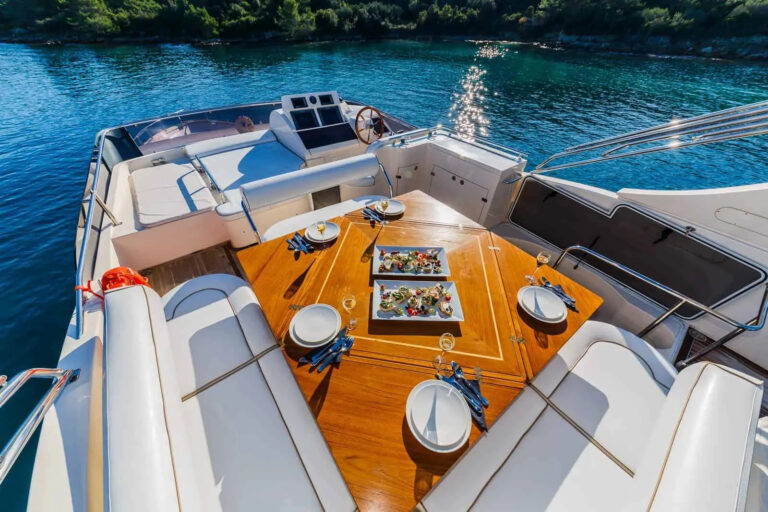 Flybridge Alfresco Dining