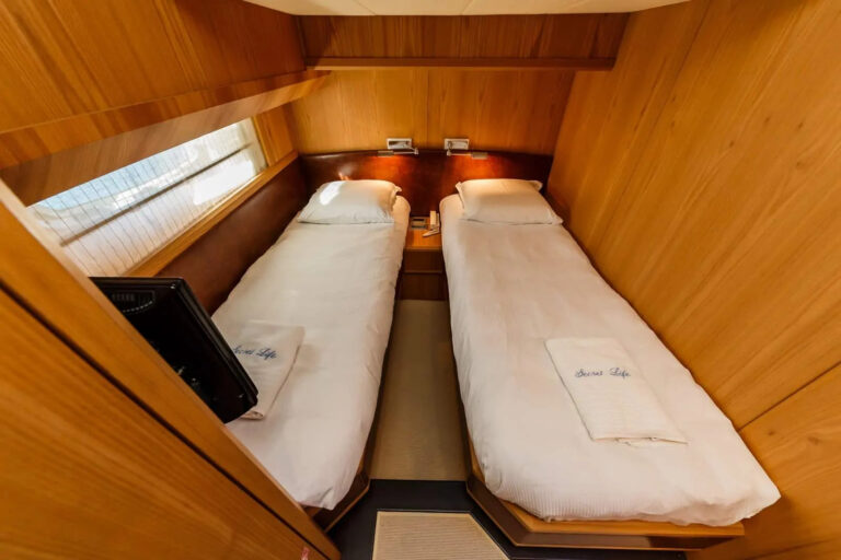 Twin Cabin