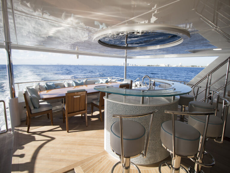 MY SERENITY 133 - Main aft deck