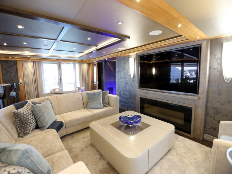 MY SERENITY 133 - Upper skylounge