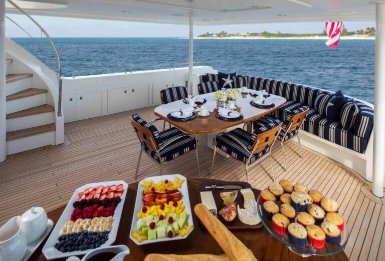 MY SHARON LEE - Aft deck