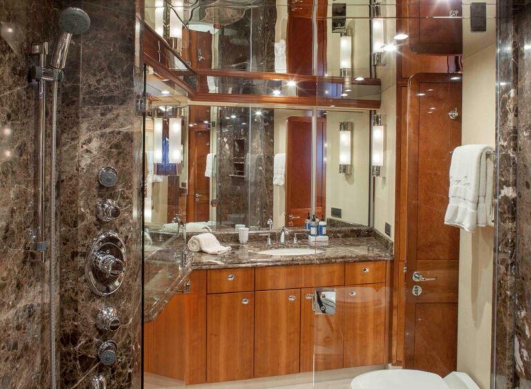 MY SHARON LEE - Master bath