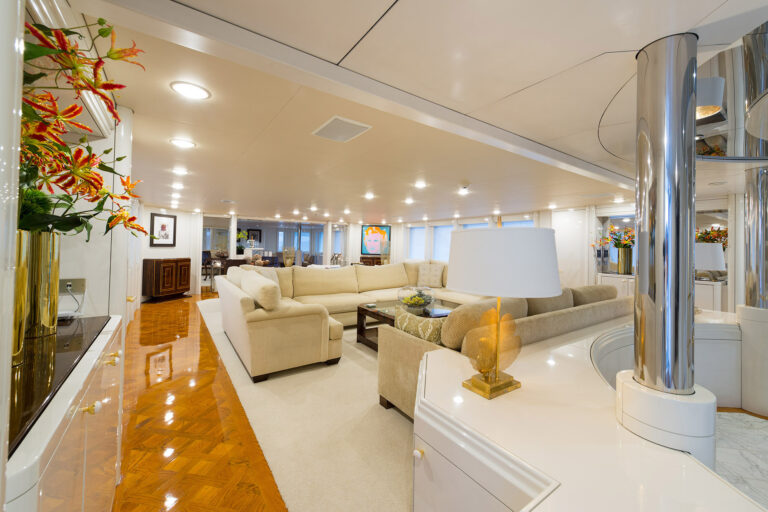 MY SHES A 10 - Salon view 2