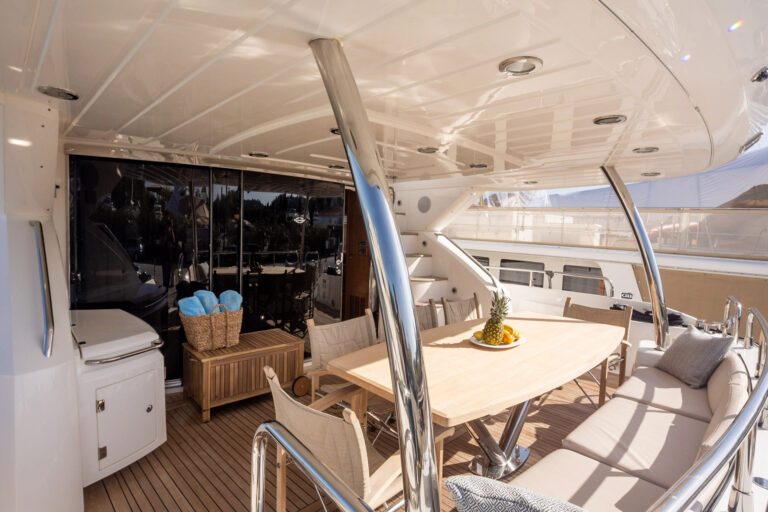 Main Deck Aft Dining