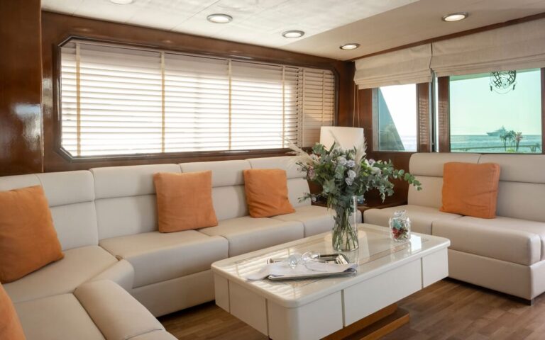 Main Salon Lounge