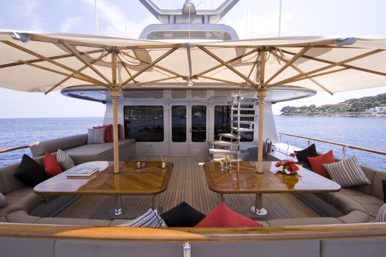 MY SILVER DREAM - Bridge deck dining