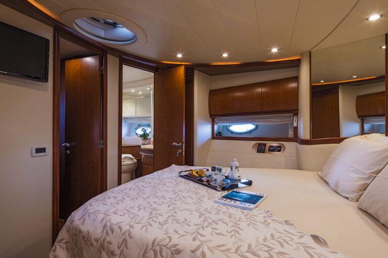 Cabin With Ensuite Bathroom