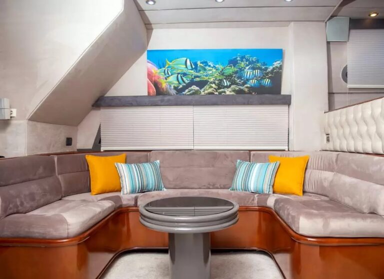 Main salon lounge
