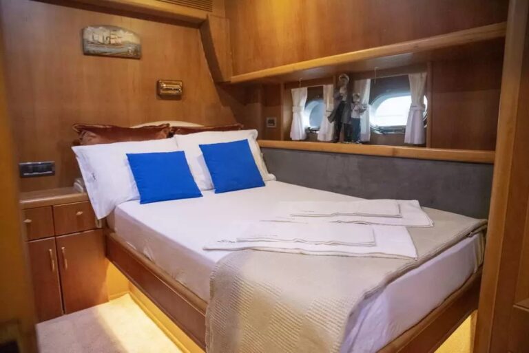 Double cabin