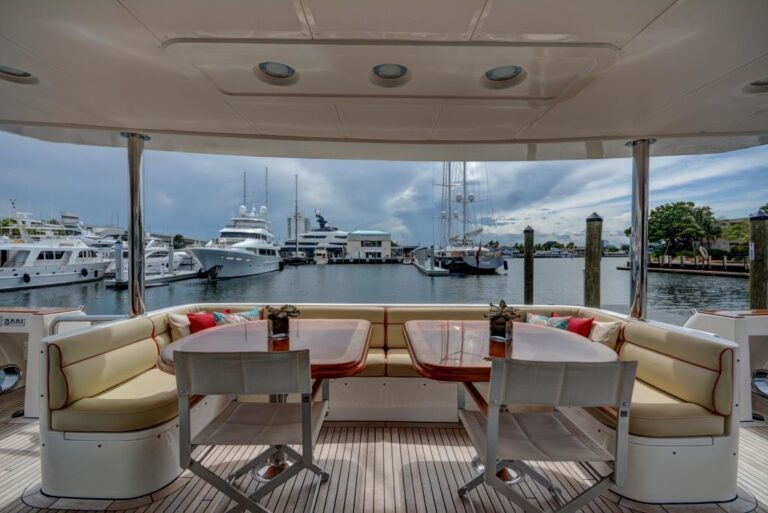 MY SIXTY SIX - Aft deck dining