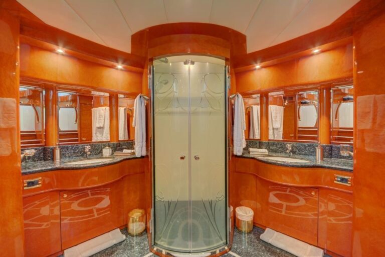 MY SIXTY SIX - Master ensuite