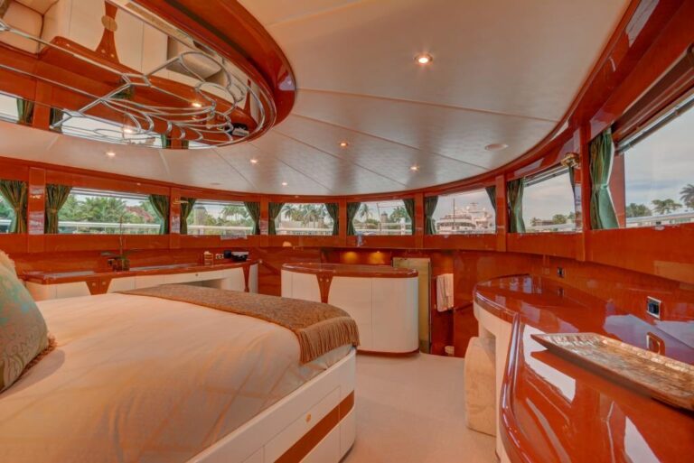 MY SIXTY SIX - Master stateroom