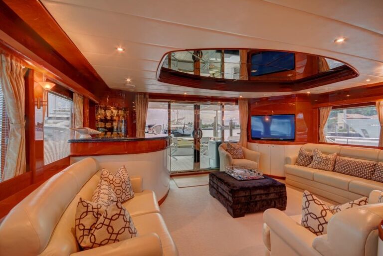 MY SIXTY SIX - Salon view aft