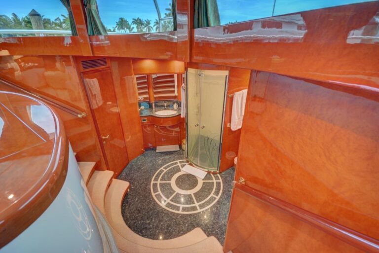 MY SIXTY SIX - To master ensuite