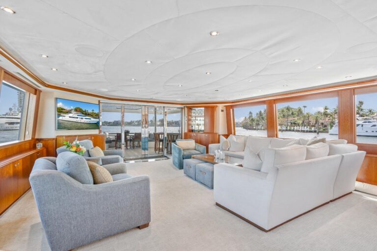 Main Salon Lounge