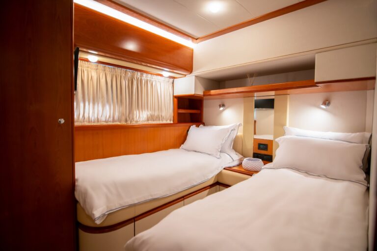 Twin cabin