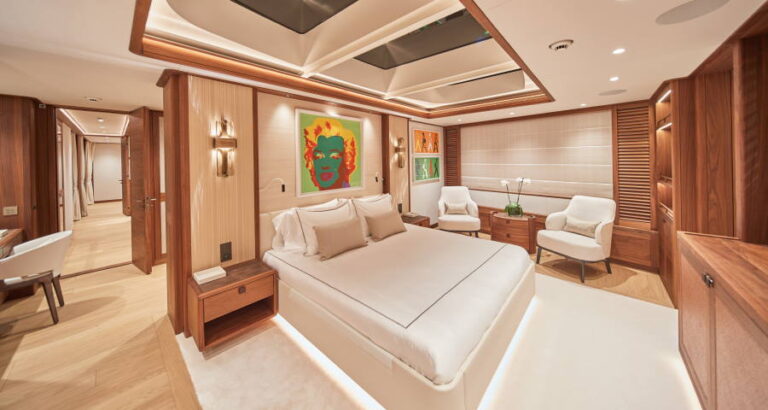 Main deck master suite