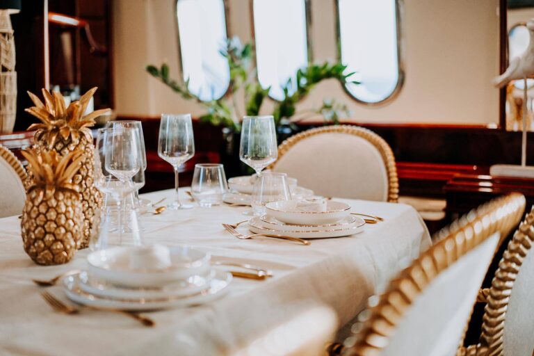 Main salon dining