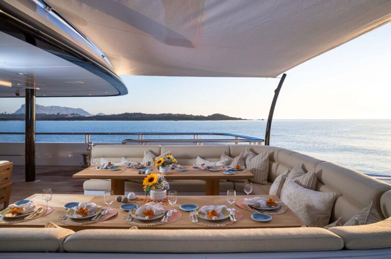 Main Deck Aft Dining