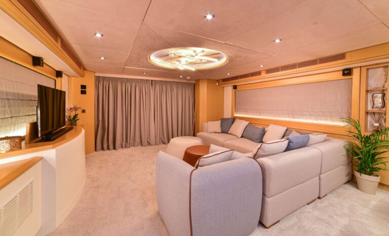Main Salon Lounge