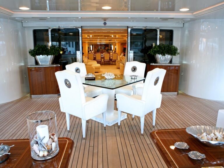 MY SUNDAY - Aft deck