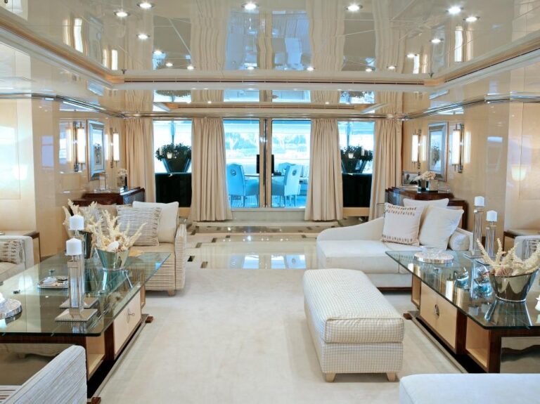 MY SUNDAY - Salon aft view