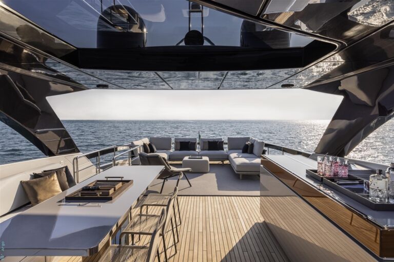 Sun Deck (sistership)
