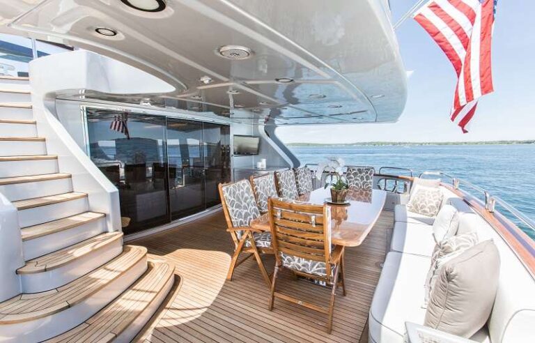 Alfresco Dining Aft Deck